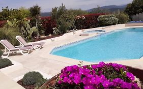 Gîte provençal indépendant avec piscine chauffée : LE SUY BIEN