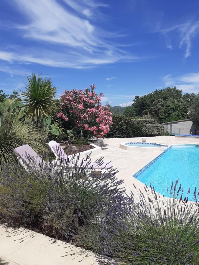 Gîte provençal indépendant avec piscine chauffée : LE SUY BIEN Flayosc Extérieur photo